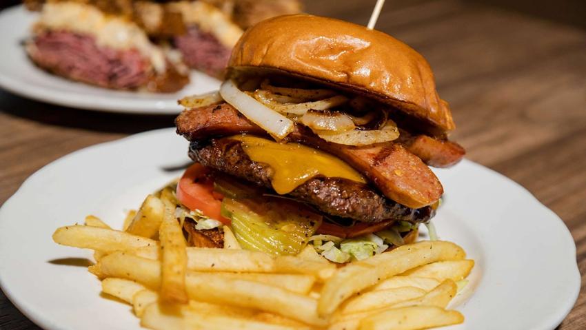 Best Burgers In Aurora, Colorado | Visit Aurora